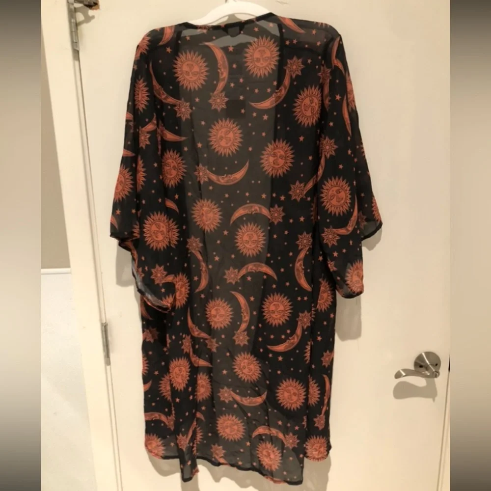 Beautiful sun and moon kimono NWT - Picture 5 of 5